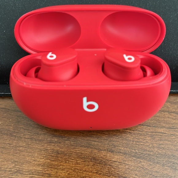 Red beats work as they should - Picture 2 of 4